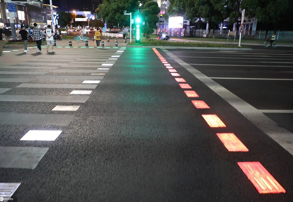 巍泰技術路口安全預警“哨兵”雷達，行人斑馬線智慧的“雙眼”