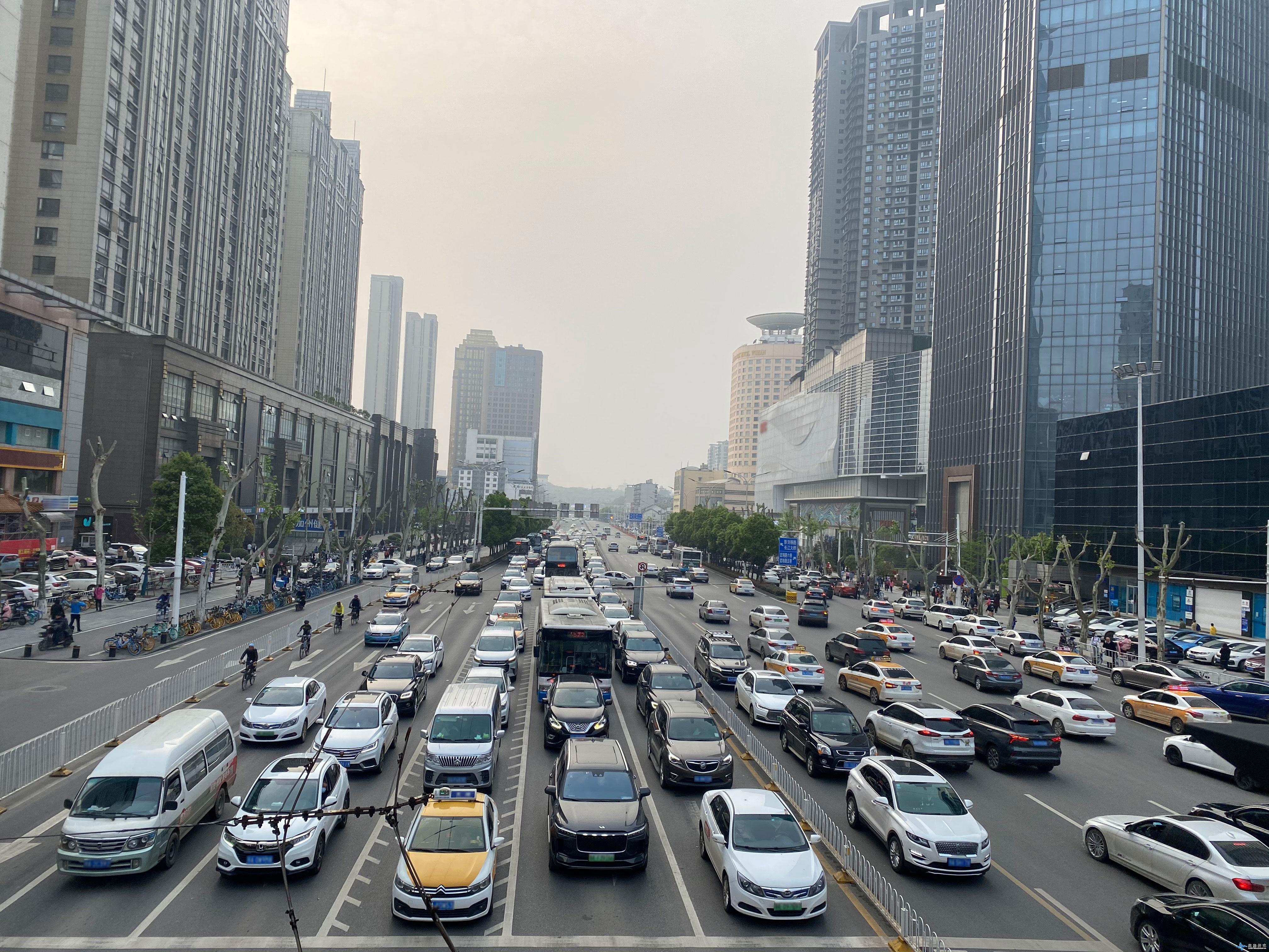 巍泰技術(shù)測速測距微波雷達(dá)技術(shù)如何實現(xiàn)智能交通信息實時檢測